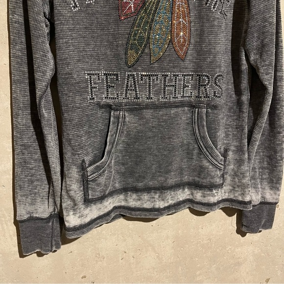 Zen CHICAGO BLACKHAWKS HOCKEY Fear the Feathers Long Sleeve Shirt Sz M Bling - Picture 3 of 8